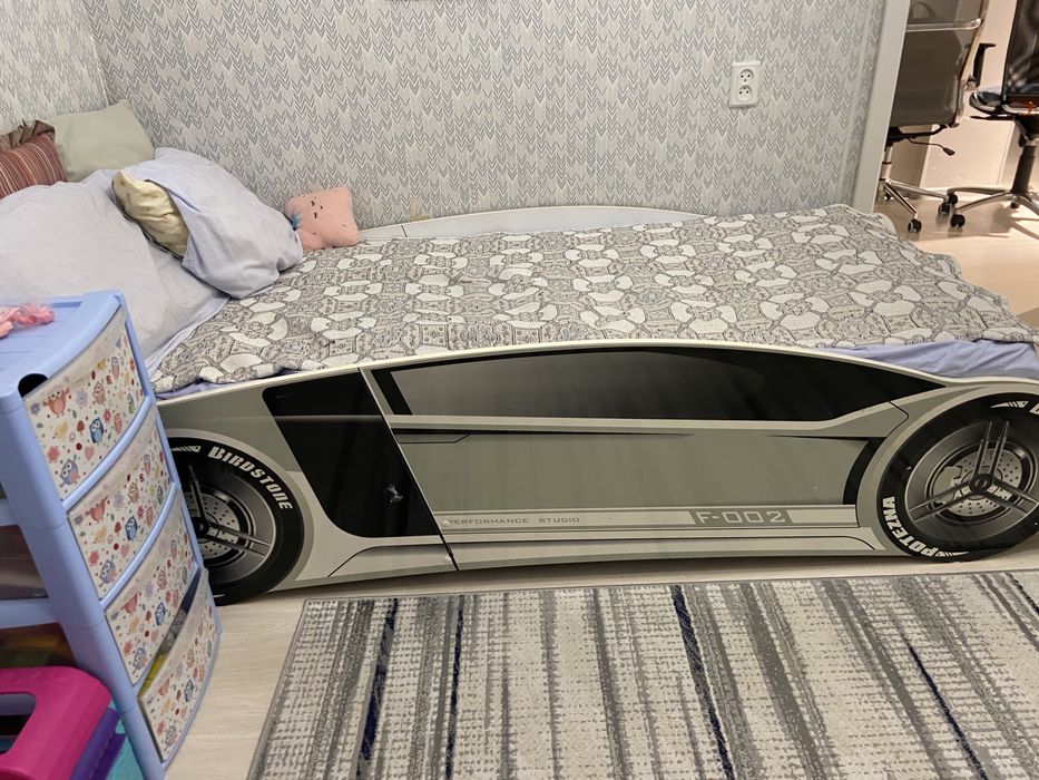 Кровать машина с матрасом