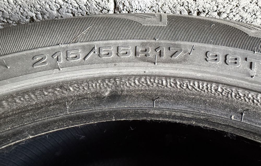 Vând cauciucuri M+S 215/55R17
