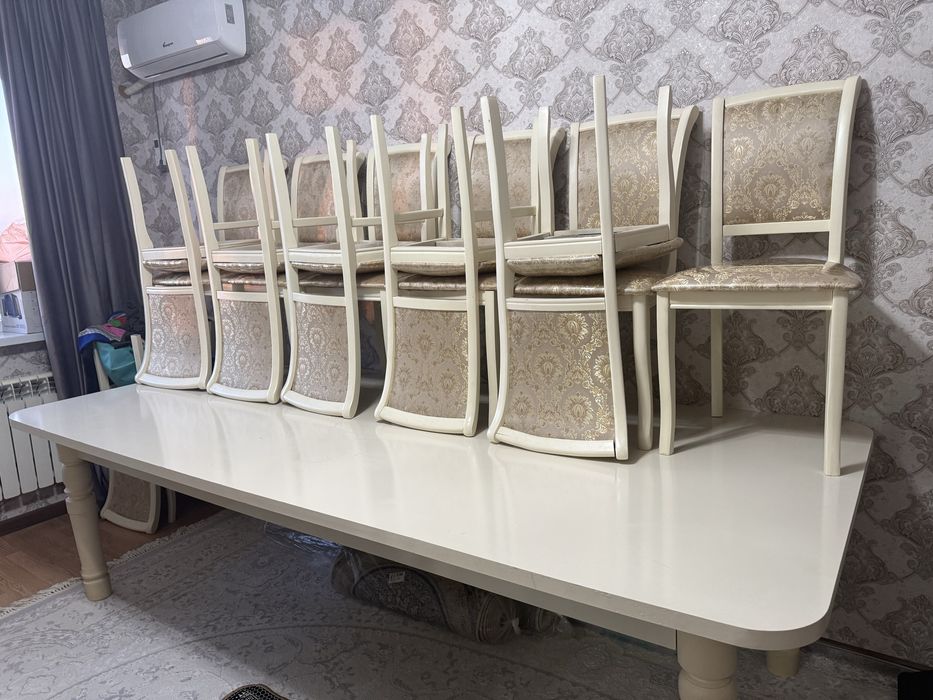 Стол и стуля в хорошем состояние