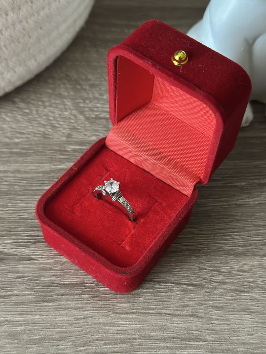 Продам серебряное кольцо