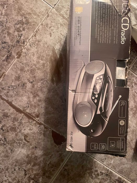 Преносим CD плейър , Радио , AUX