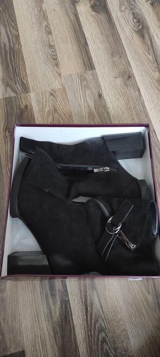 Дамски боти на ток