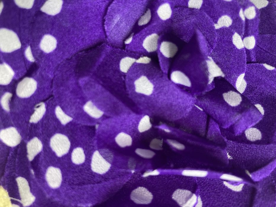 Brosa Floare Mov cu Buline Albe