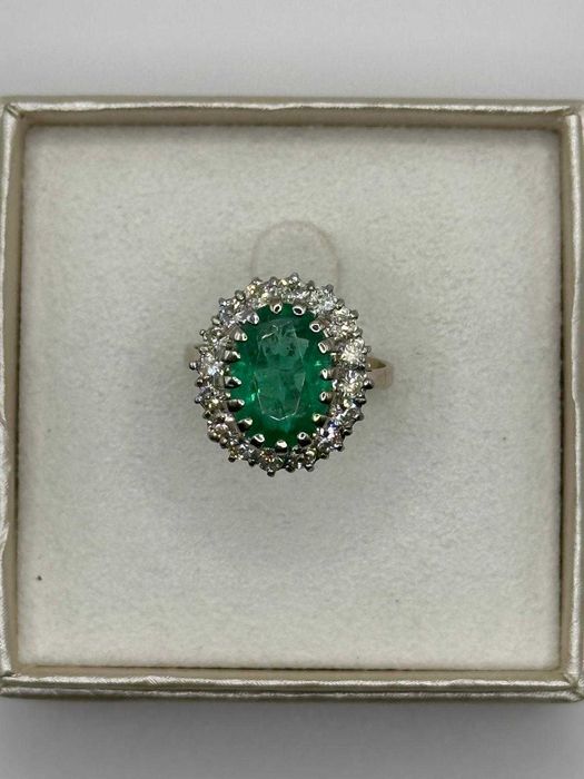 INEL AUR alb 18K + SMARALD Natural =5CT + 16 Diamante =0.80ct -Vintage