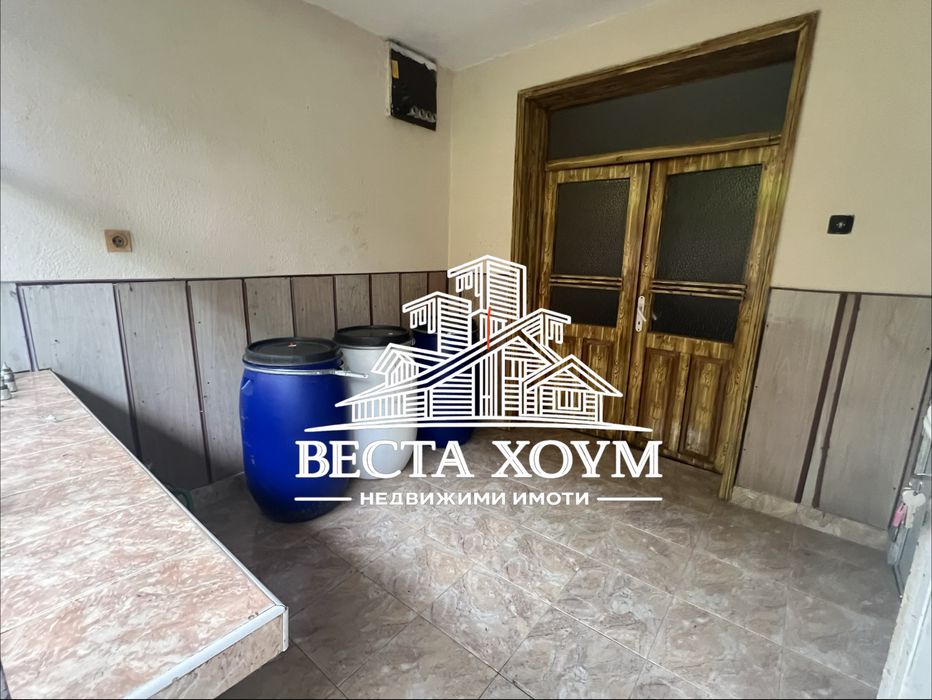 Двуетажна къща в гр. Крън
