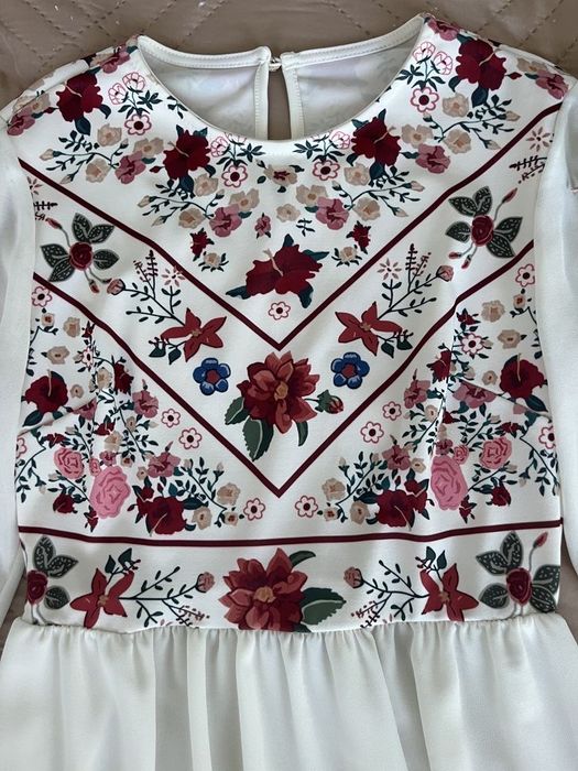 Бяла рокля на цветя размер С