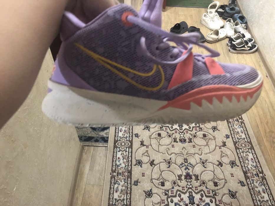 Кроссовки Kyrie 7