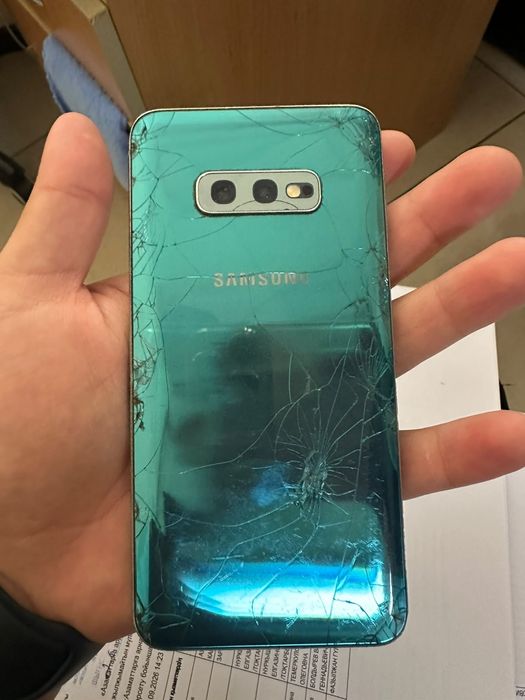 Samsung s10e продам