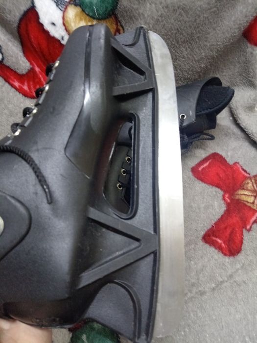 Продам коньки универсальные