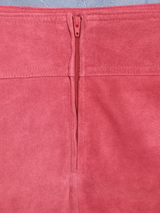 Къса пола от естествена кожа S размер цвят фуксия