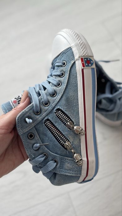 Tenesi dama albastri ca noi