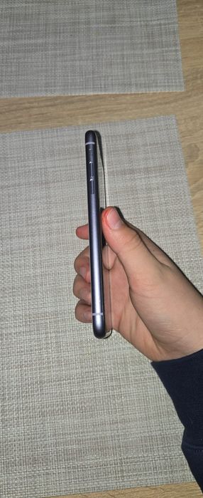 iPhone 11 128gb battery health 79%