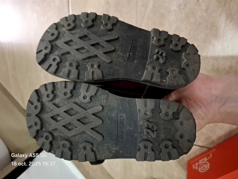 Ghete imblanite fetite, Bambini, marimea 23, pret negociabil