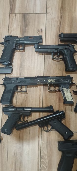 Еърсофт пистолети разпродажба на колекция.