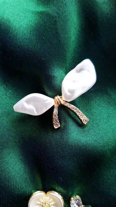 Брошь  бижутерия