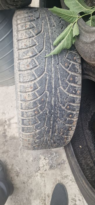 Продам комплект зимней резины на 18