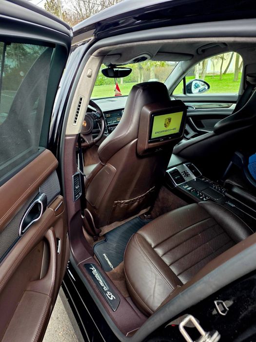 Porsche Panamera 4s
