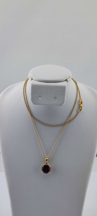 Lant aur cu medalion cu piatra garnet