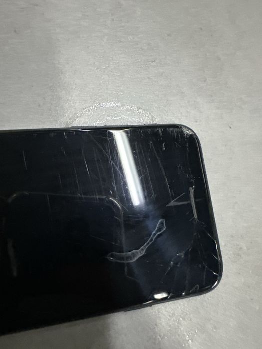 Продам Айфон се 2020г