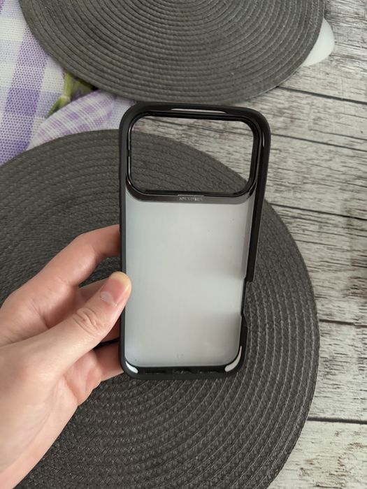 Vând 2 huse iphone 17 pro max