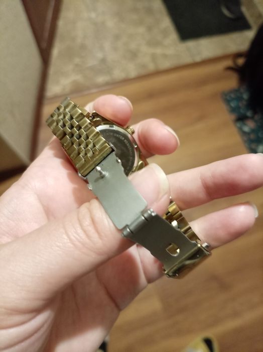 Часы наручные золотистый