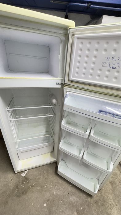 Продам холодильник не холодит