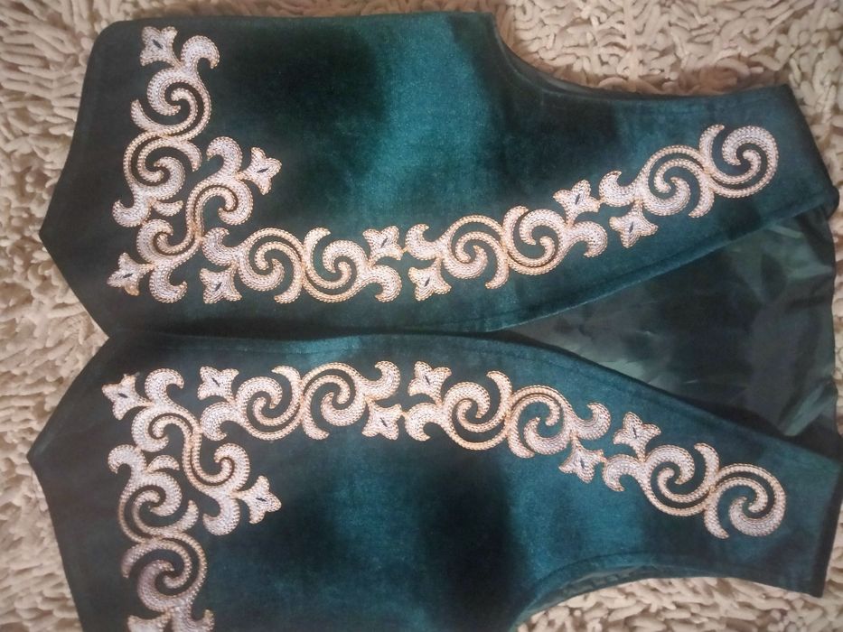 Продам новую жилетку