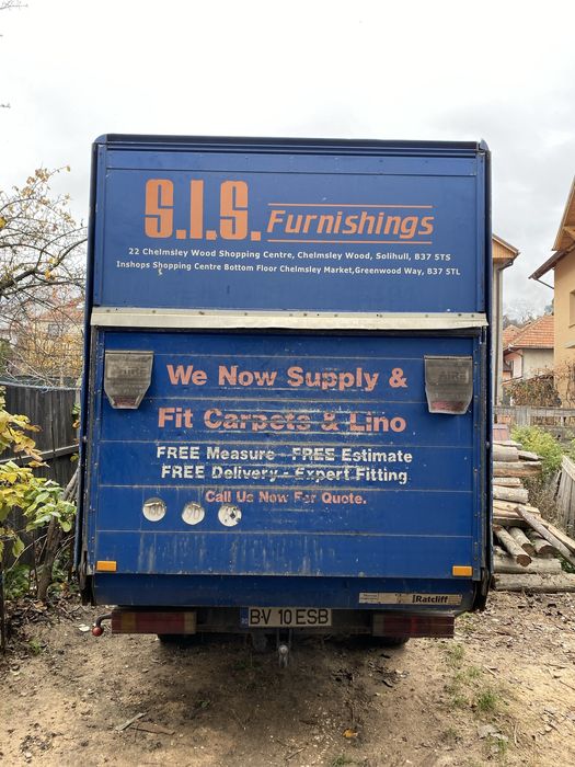 Vand sau schimb camioneta carosata de 3,5T cu lift hidraulic.