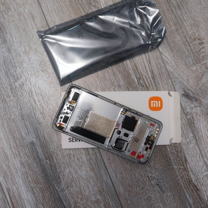 Экран оригинал от Xiaomi 15 ultra с рамкой BTS bor