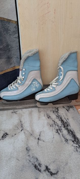 Продам коньки 36 р.