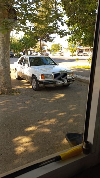 Мерседес 124 Сотилади.