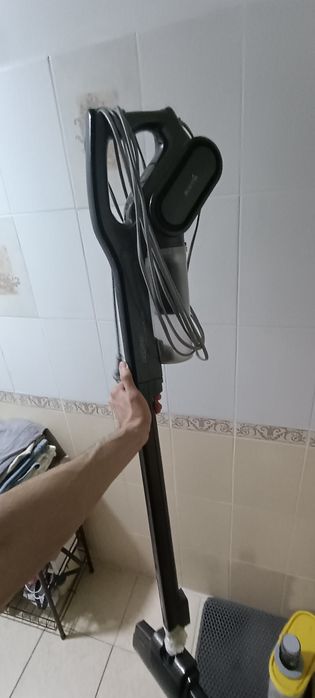 Пылесос вертикальный