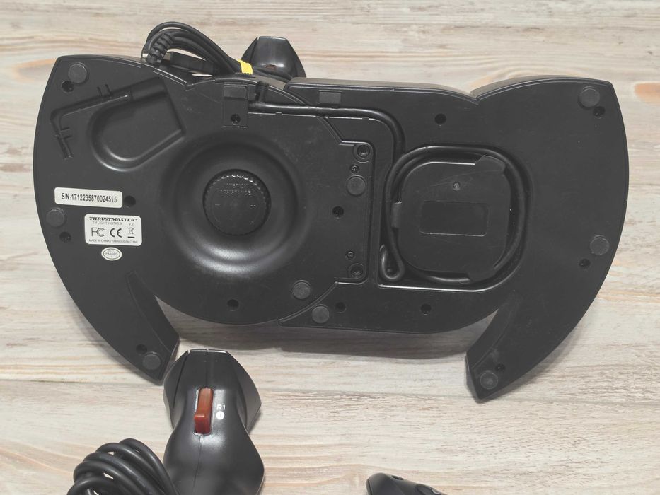 Controller zbor Thrustmaster T-Flight Hotas X V2  pentru PC sau PS3