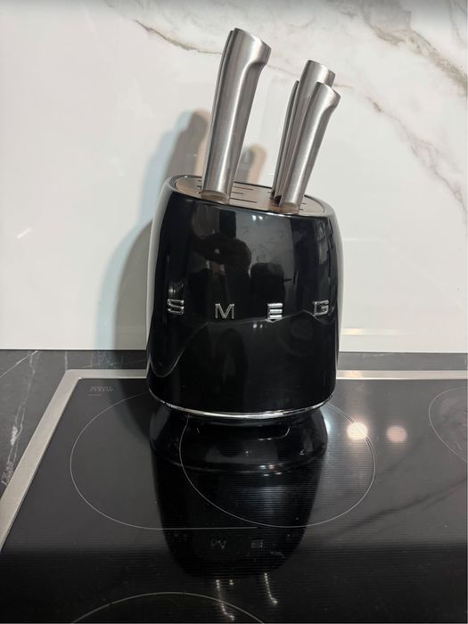 Smeg set cuțite crem/negru noi