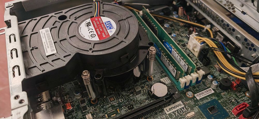 Lenovo ThinkCentre M720s SFF/Core i5-8400/16GB RAM/256GB SSD/Intel UHD