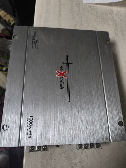 Vând amplificator auto