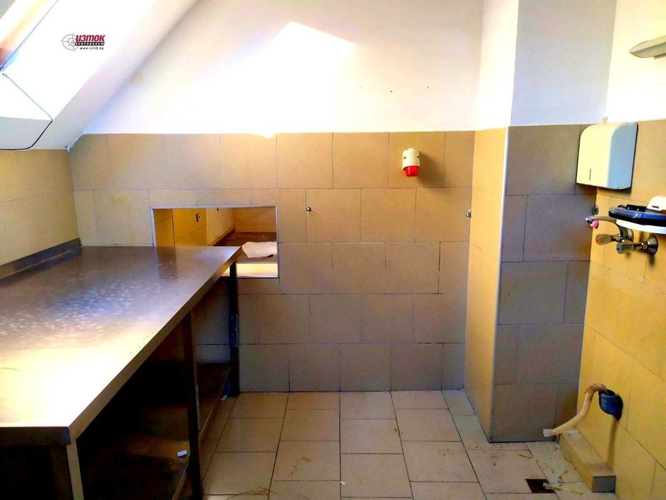 Дава се под наем Промишлена сграда в с. Хаджи Димитър, Област Добрич - 200 кв.м за 765 € - Снимка #12