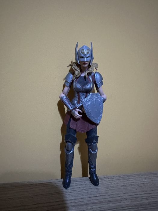 Жената на TOR от филма LOVE end tunder -Marvel