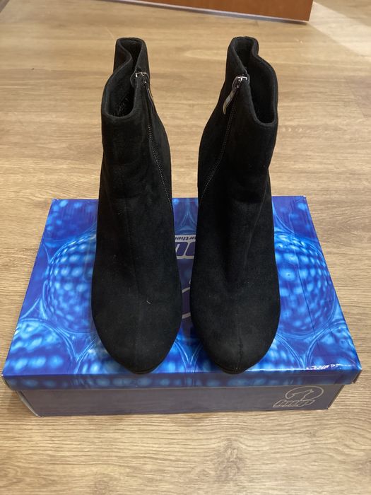 Велурени боти с платформа