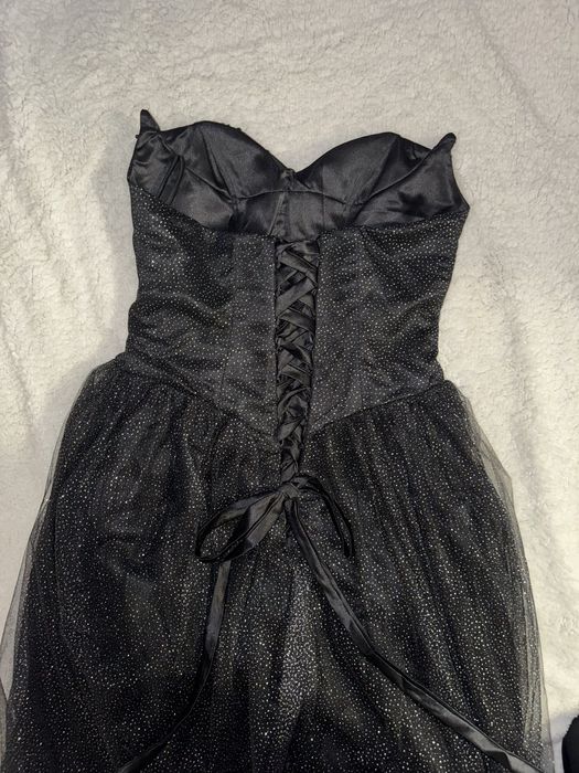 Черна дълга бална рокля