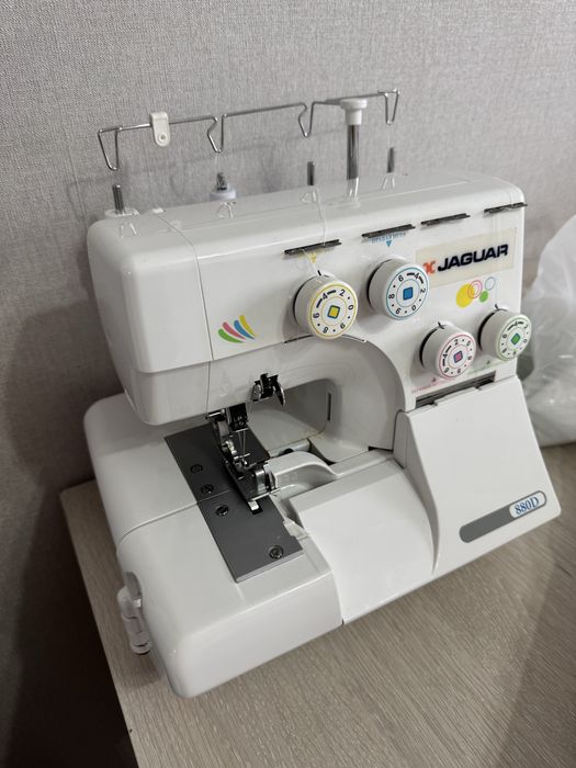 Продам оверлок Ягуар