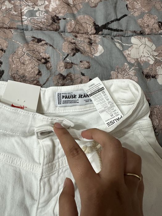 Бели дънки Pause