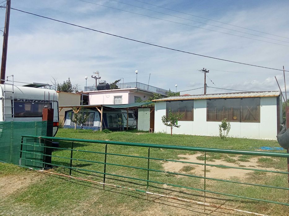 Място за каравана в Кариани с ток и вода. 100 м. жт брега- 1500 евро/г