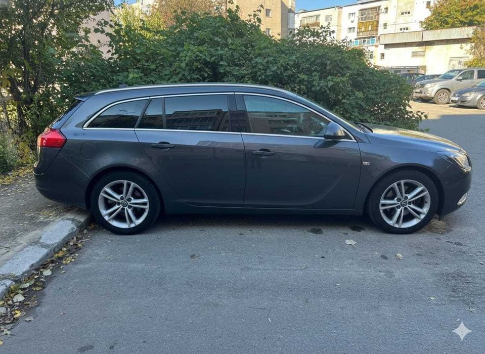 Vând Opel Insignia Sports Tourer
