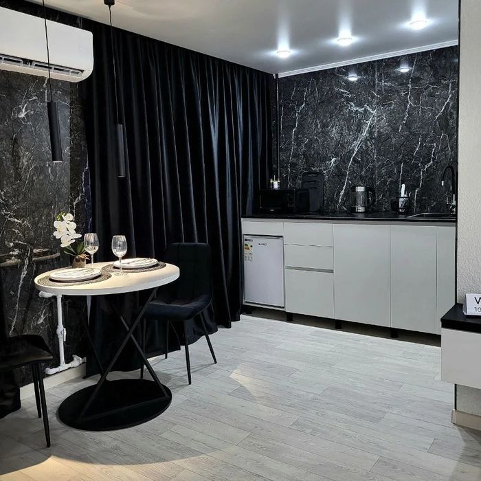 Черно -белая студия для влюблённых