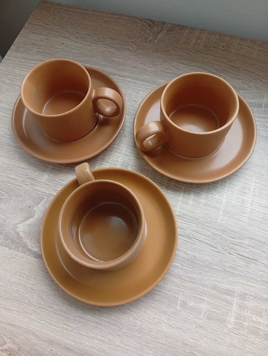 Нови Чаши и чинии