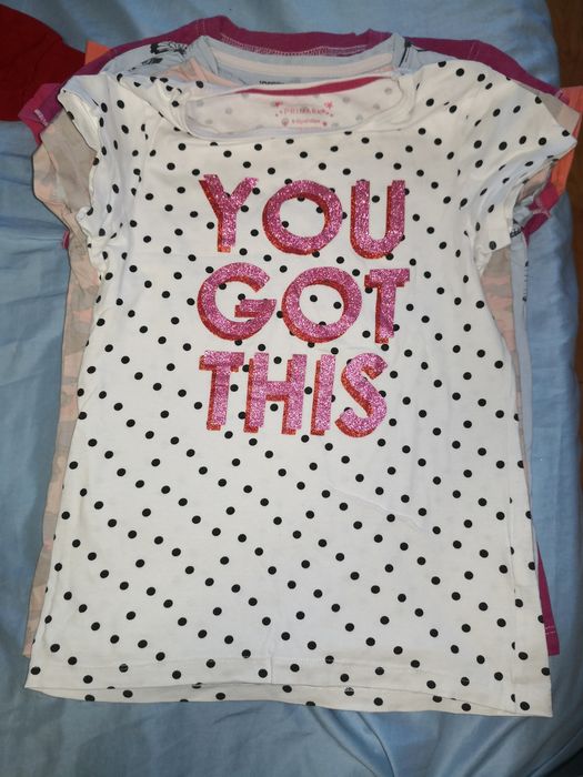 Vând tricouri fetite purtate o data