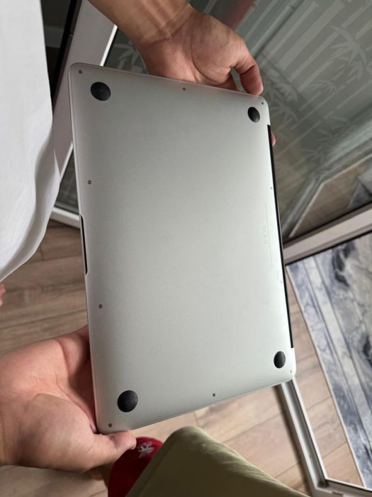 Продам Macbook air 13