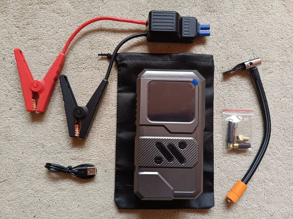Robot pornire / Jump Starter auto + Compresor auto + Baterie externă + Lanternă - Multifuncțional All-in-One (4 în 1) - NOU / SIGILAT

Vând SUITU ST-9