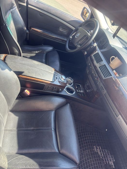 Автомобил BMW 745